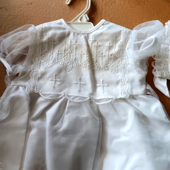 Sz 9 to 12 month Christening gown Cross print.NEW - Picture 1 of 7